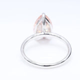 3.00 ct Pink Pear shape Diamond in 18kt white gold Ring