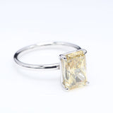 3.00 ct Yellow Emerald shape Diamond in 18kt white gold Ring